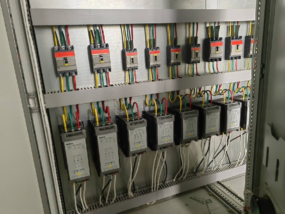 交流电力调解器和直流电力调解器的事情原理有哪些要害区别？？？？？？