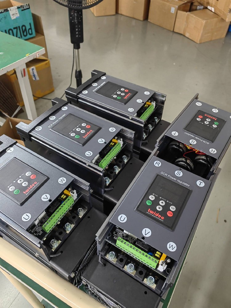 怎样凭证负载功率确定电力调解器所需的额定电流？？？？？？？