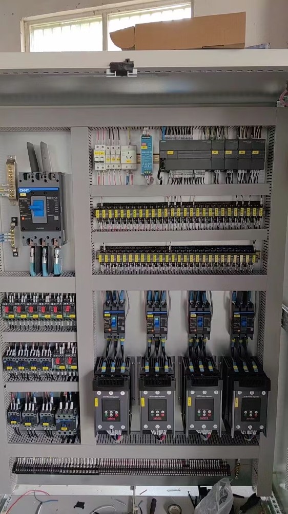 关于高精度的装备（如细密仪器、医疗装备）供电，，，，，，电力调解器能否知足其对电压和频率稳固性的要求？？？？？？？