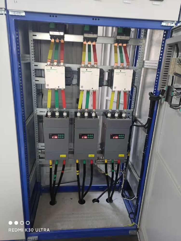 从投资回报率的角度看，，，，，使用电力调解器能为工厂带来哪些经济效益（如节能、提高产品质量等）？？？