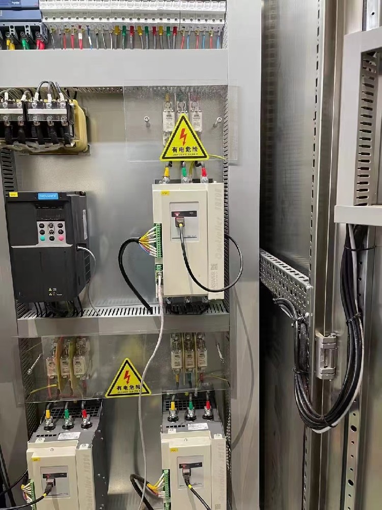 在医疗装备中使用电力调解器，，，，，，需要重点关注哪些特殊的清静标准？？？？？