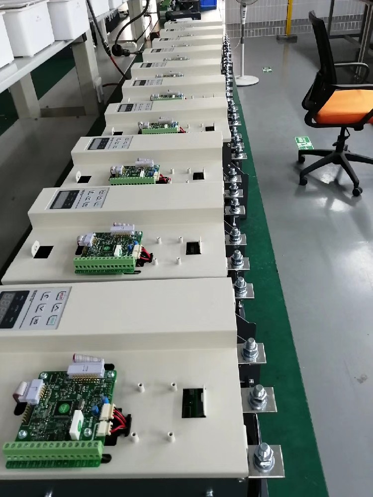 电力调解器与变频器在某些应用场景下功效有重叠，，，，，，怎样决议使用哪一个？？？？？