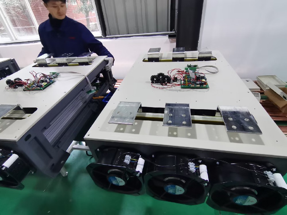 电力调解器在海优势电场的应用中，，，怎样应对湿润、高盐等卑劣情形？？？？？？？