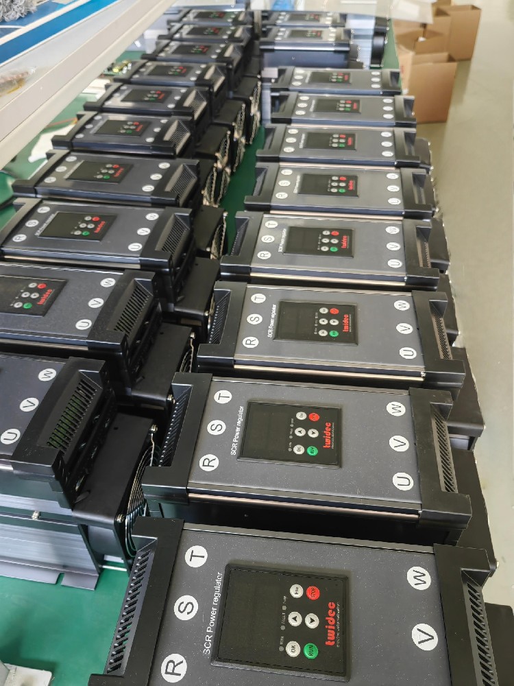 有没有步伐降低电力调解器运行时的噪音？？？？？？