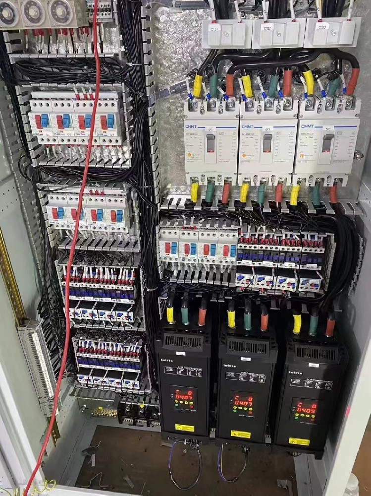 电力调解器运行一段时间后，，，，，，显示的电流值与现实丈量值误差较大，，，，，，是什么缘故原由导致丈量禁绝，，，，，，该怎样校准？？？？？？